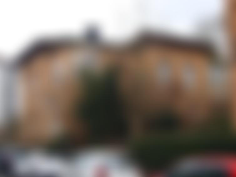 Grundstück mit freistehendem Zweifamilienhaus (Villa) und freistehender Garage in Kassel - Aufnahme 2 von 4